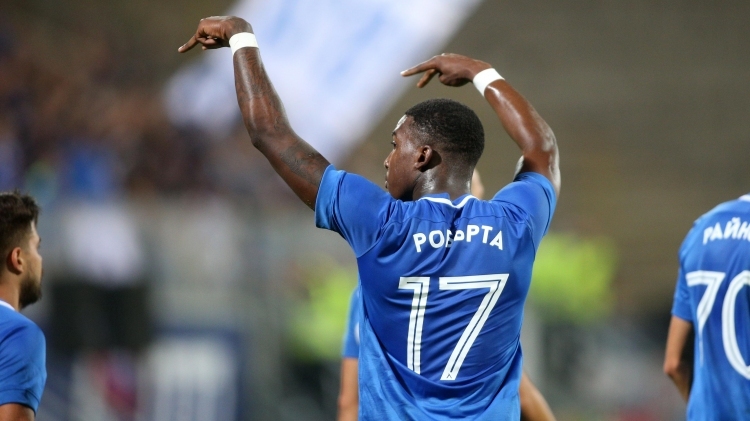 Нидерландският нападател Найджъл Робърта е все по близо до раздяла с