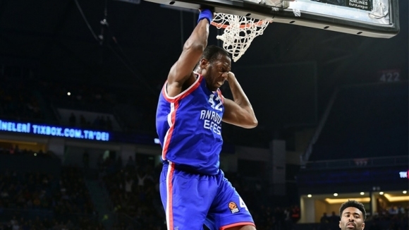 Доминаторът в Евролигата за миналия сезон Анадолу Ефес поднови