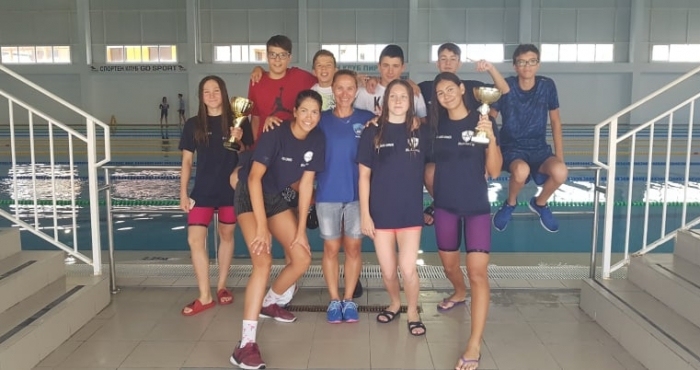 Първият държавен шампионат по плуване за годината се проведе чак