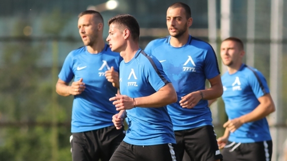 Футболистите на Левски проведоха интензивна сутрешна физическа тренировка на стадион