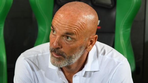 Наставникът на Милан Стефано Пиоли потвърди че клубът се опитва