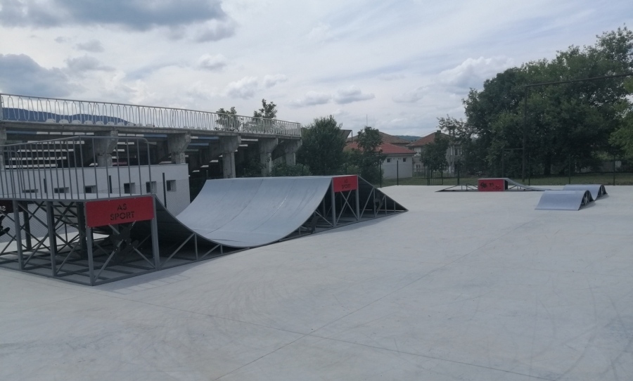 Новата площадка за скейтборд в Елена вече е достъпна за