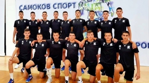 Националният отбор по волейбол за юноши до 18 години воден