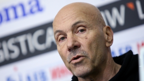 Бившият треньор на Левски Георги Василев смята че Наско Сираков