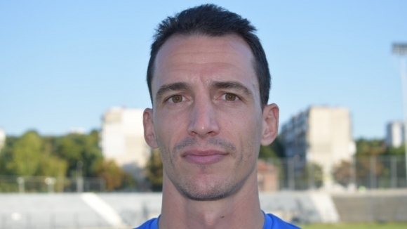 Любен Николов стана поредният футболист, който напусна изпадналия във Втора