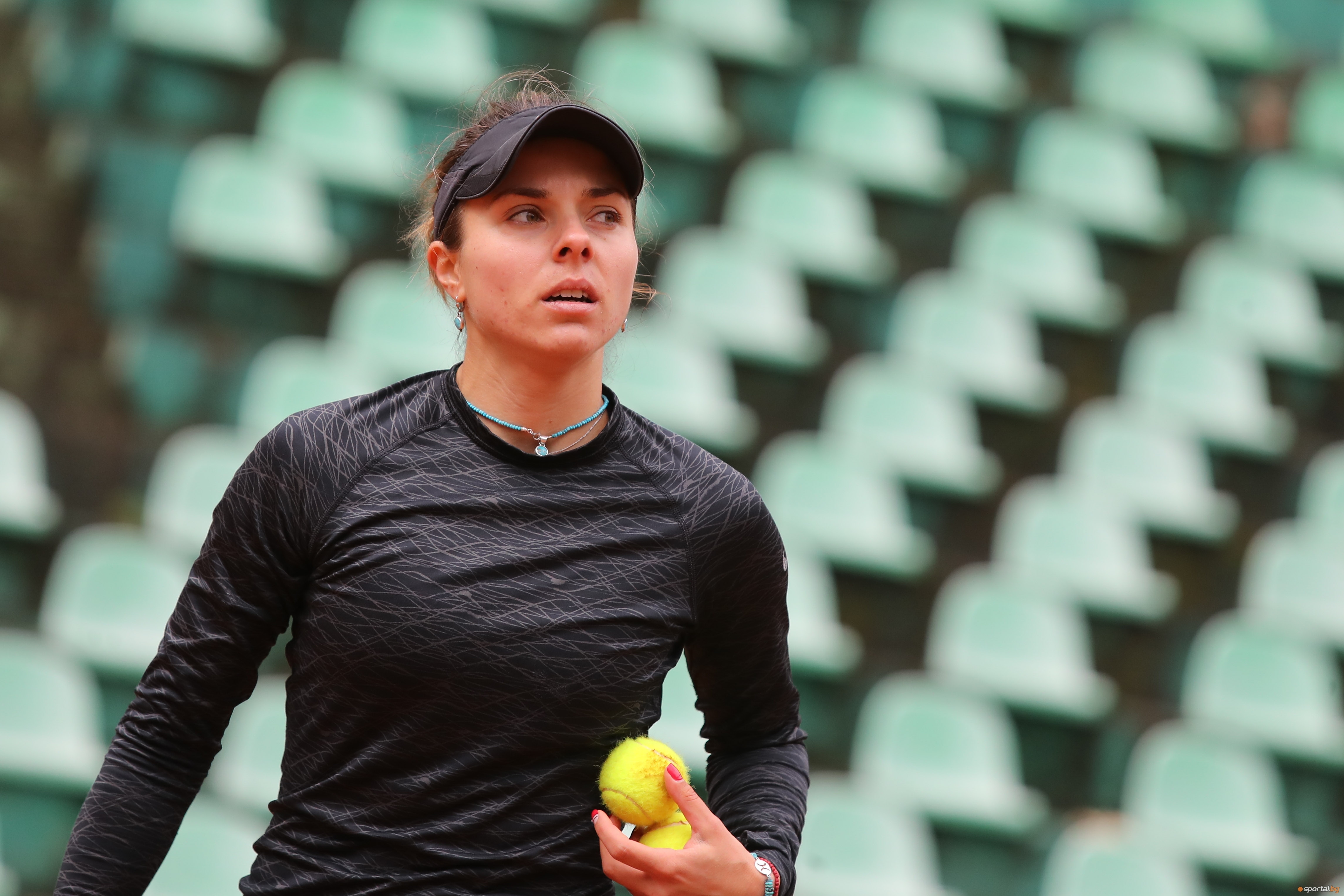 Най-добрата българска тенисистка в момента Виктория Томова е дала положителна