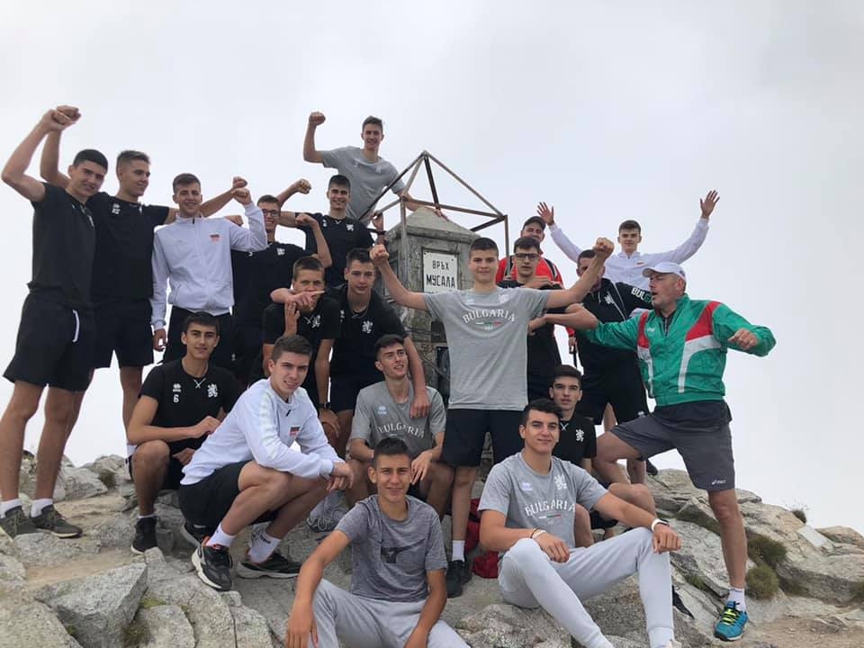 Националният отбор по волейбол на България за юноши под 18