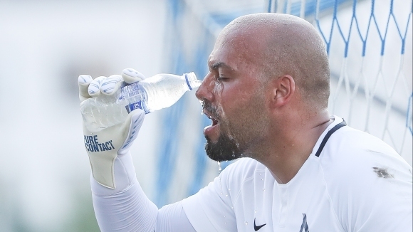 Вратарят на Левски Николай Михайлов който вчера беше титуляр под