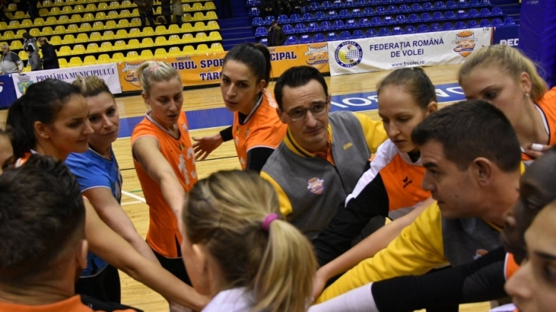 Бившият селекционер на женския ни национален отбор Драган Нешич остава