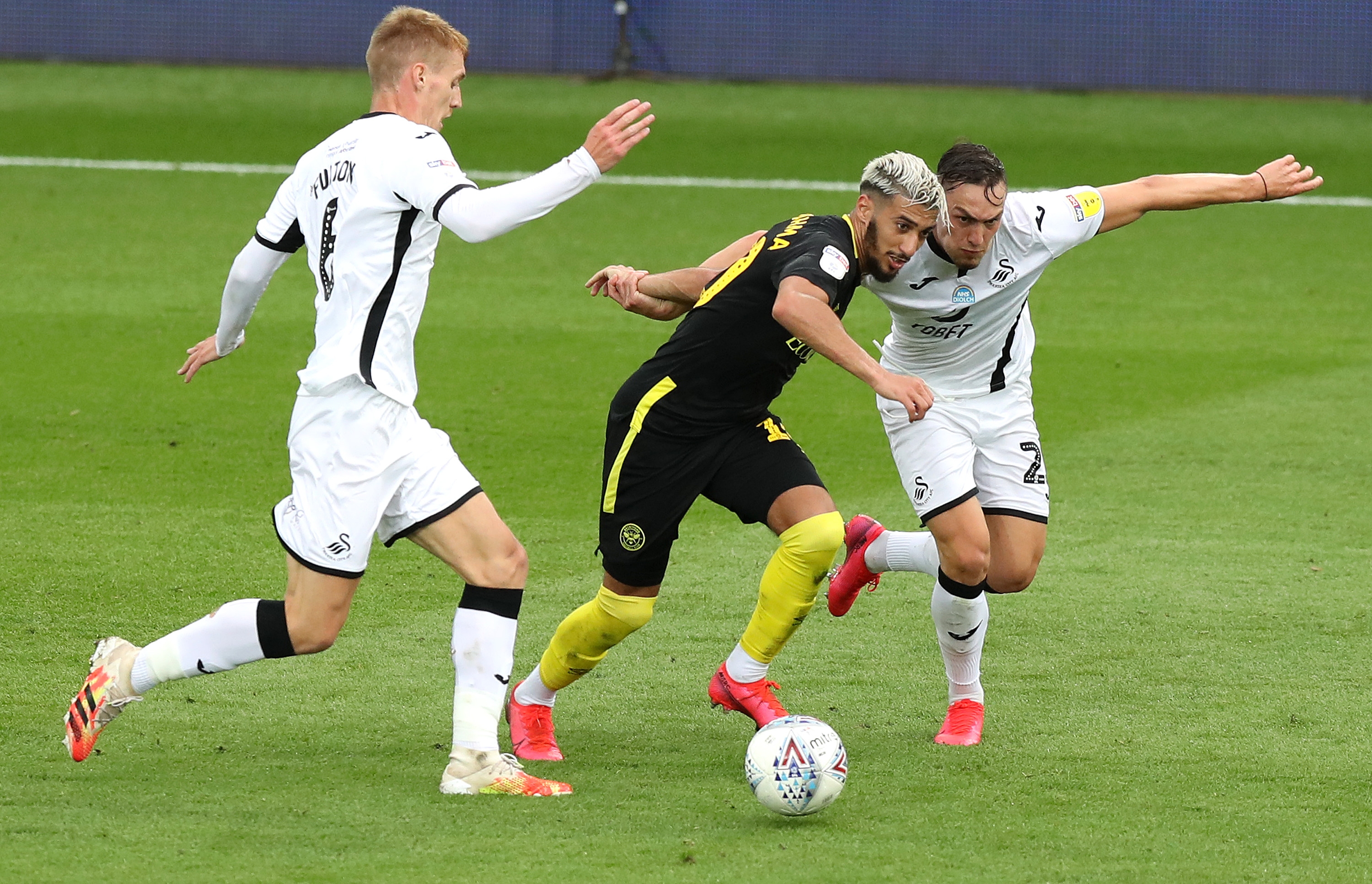 Тотнъм има желание да привлече звездата на Брентфорд Саид Бенрама