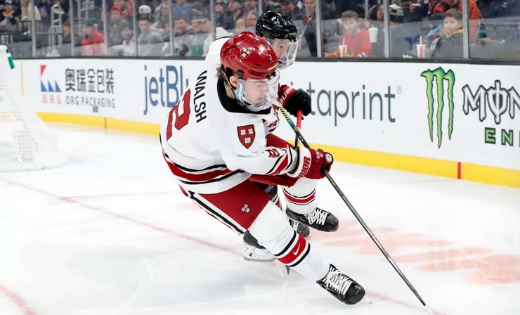 Ню Джърси подписа тригодишен договор със защитника Рейли Уолш съобщават