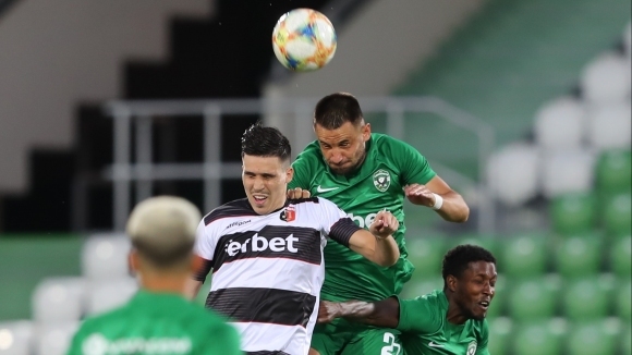 Треньорът на Локо Пловдив Бруно Акрапович обмисля две промени