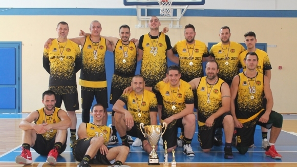 Миньор 2015 Перник не спира с доминацията си Жълто черните записаха