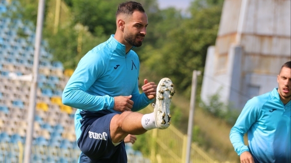 Халфът на Левски Симеон Славчев отиде на лечение в