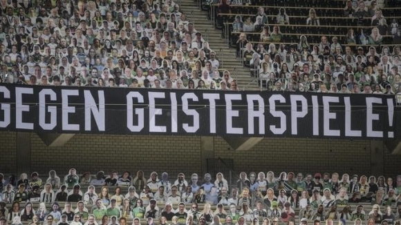 Германският канцлер Ангела Меркел изключи допускането на феновете на стадионите