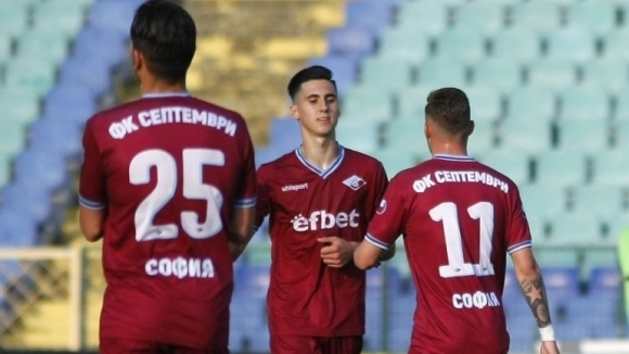 Българският юношески национал ще подпише официално договор с португалския футболен