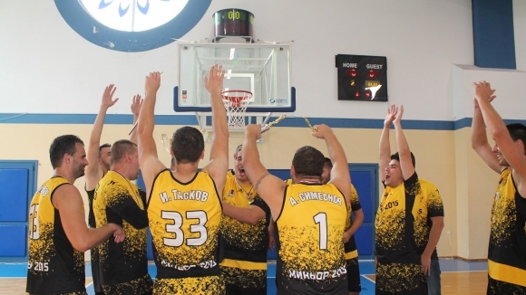 Представители на мъжкия баскетболен отбор на Миньор 2015 донесоха в