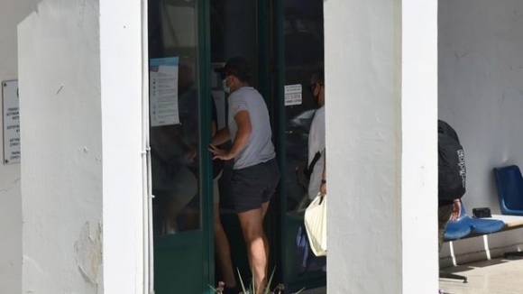 Капитанът на Манчестър Юнайтед Хари Магуйаър е ударил полицай по