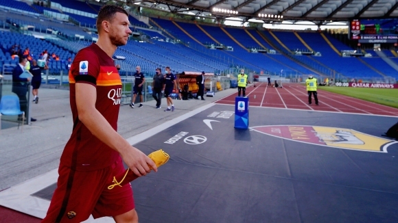 Нападателят на Рома Един Джеко е готов да откаже на