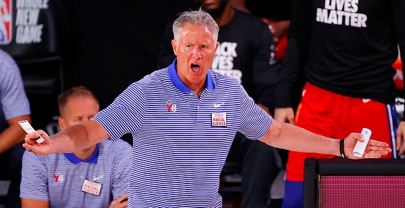 Отборът от Националната баскетболна асоциация Филаделфия 76 ърс уволни треньора си