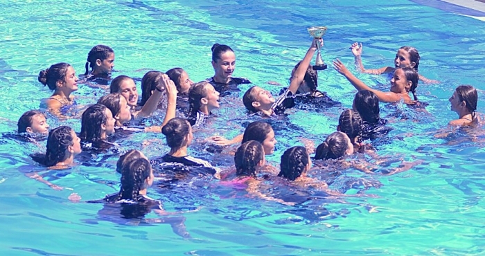 Аква Спорт Вн затвържди доминацията си в артистичното синхронно плуване