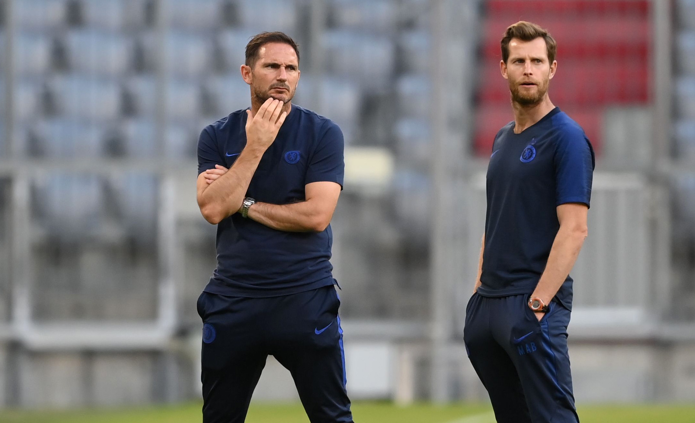 Поне четирима футболисти на са носители на коронавирус съобщава Дейли