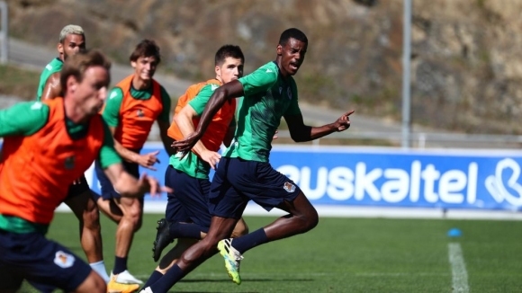 Реал Сосиедад отмени лагера си в Португалия след като футболист