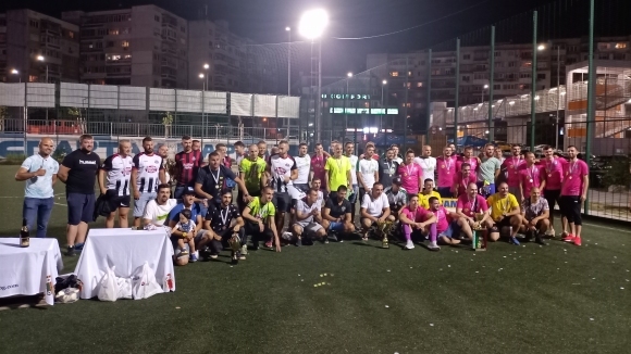 Аматьорската минифутболна лига Варна раздаде десетки купи индивидуални награди и медали