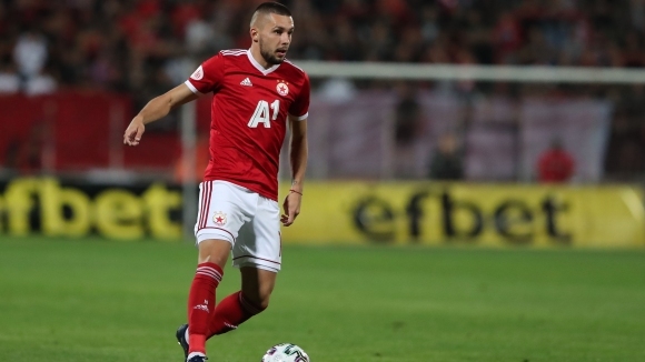 Десният краен бранител на рано тази сутрин е заминал за