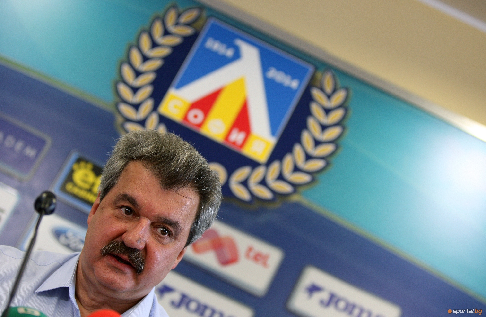 Бившият собственик на футболния Левски Тодор Батков порица размяната на