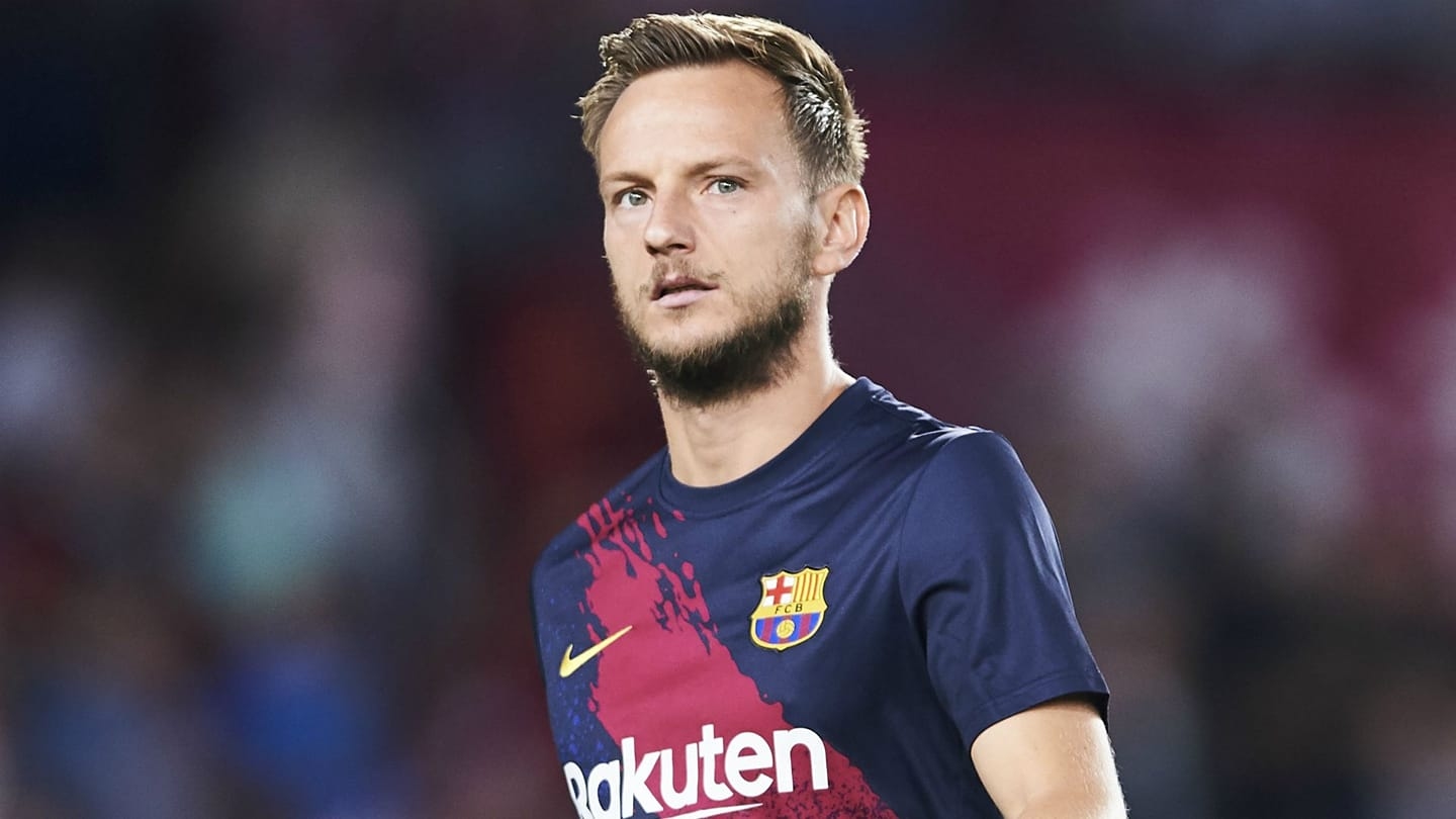 Полузащитникът на Барселона Иван Ракитич официално премина в Севиля обявиха