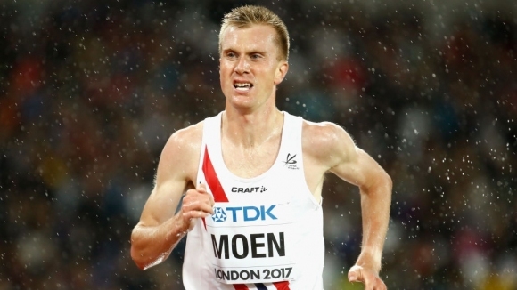 Норвежецът Сондре Нордстад Моен първият европеец който бяга маратон под