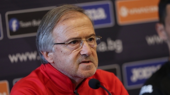 Националният селекционер Георги Дерменджиев говори пред медиите в Бояна Утре