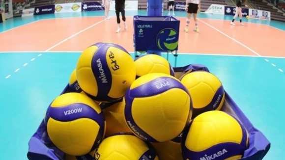 Българската федерация по волейбол организира курс за всички които нямат