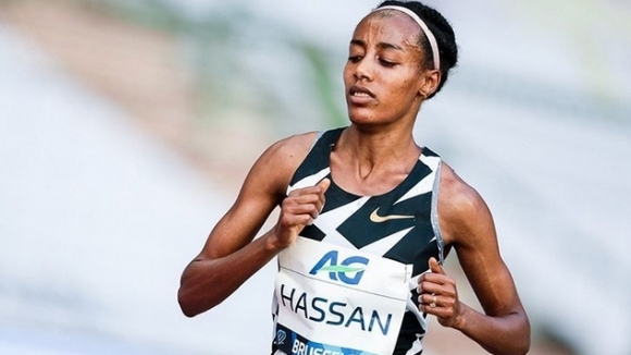 Световната шампионка на 1500 и 10 000 метра от Доха