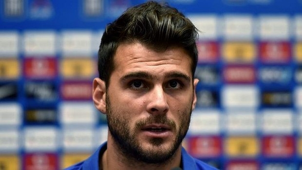 Вратарят на вече е играч на френския . 35-годишният гръцки