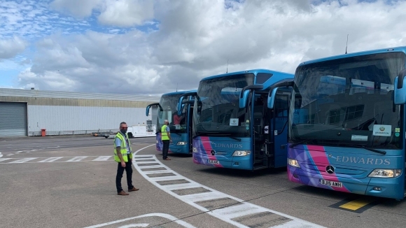 Националният отбор кацна в Уелс където утре футболистите на Георги