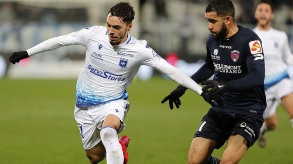 Френската футболна лига толерира решението да бъдат допуснати 7 000