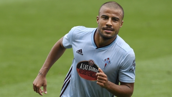 Новакът във Висшата лига Лийдс проявява интерес към полузащитника на