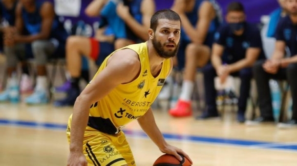 Ужасна контузия помрачи приятелската среща между Иберостар Тенерифе и Естудиантес