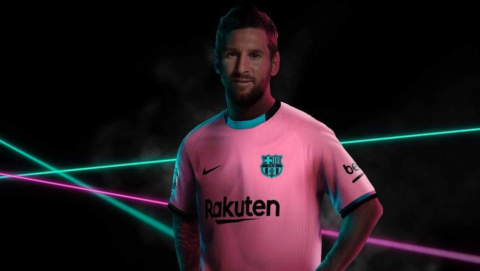 Отборът на Барселона ще разполага с розови фланелки и гащета