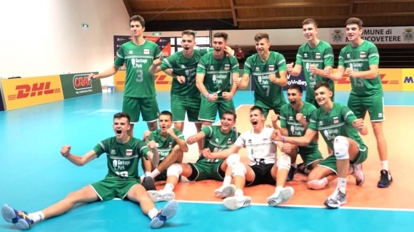 Националният отбор по волейбол на България за юноши под 18 години воден
