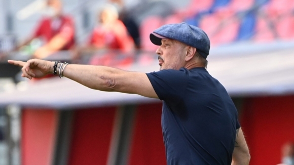 Старши треньорът Синиша Михайлович е готов да поднови работа с