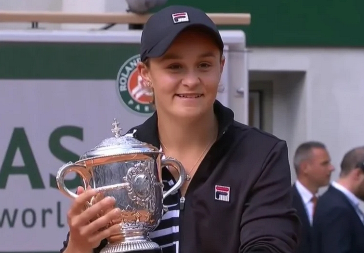 Водачката в световната ранглиста и шампионка от миналата година Ашли