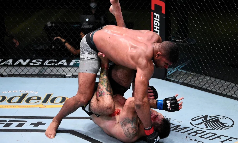 Боецът в тежка категория на UFC Аугусто Сакай претърпя първата