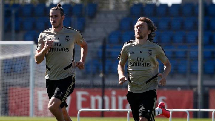 Полузащитникът на Реал Мадрид Лука Модрич посъветва своя съотборник Гарет