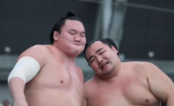 Великите шампиони Хакухо и Какурю ще пропуснат есенния турнир по