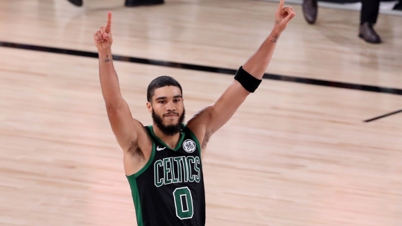 Младата звезда на Бостън Селтикс Джейсън Тейтъм направи поредния си