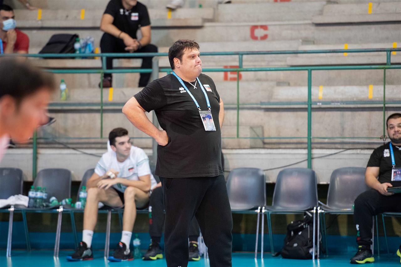 Волейболистите на България до 18 години загубиха с 0:3 полуфинала