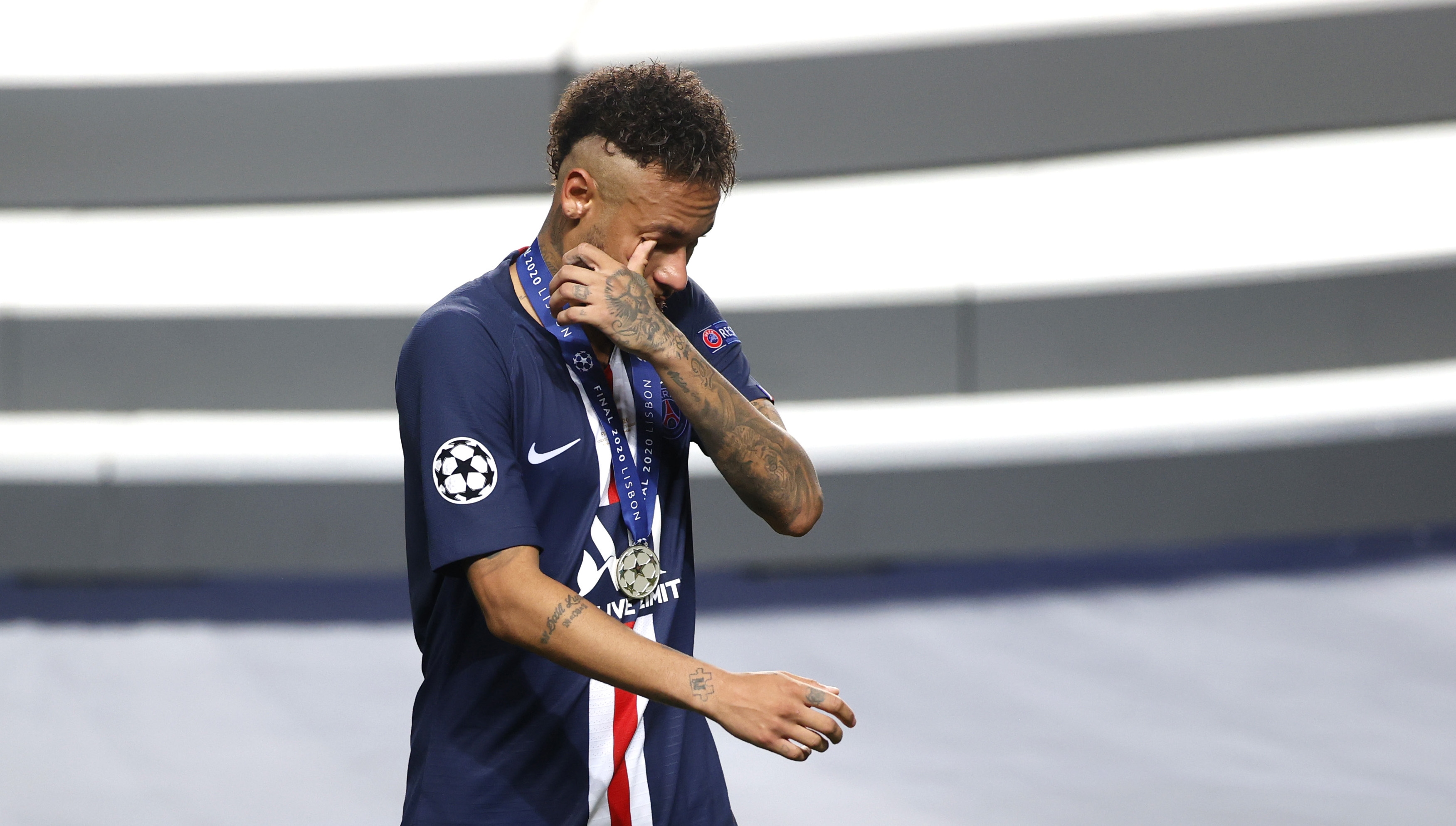 подкрепи своя играч във връзка със скандалите в края на